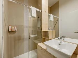 Pronájem bytu 1+1, Praha - Dejvice, Pod kaštany, 32 m2