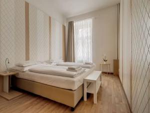 Pronájem bytu 1+1, Praha - Dejvice, Pod kaštany, 32 m2