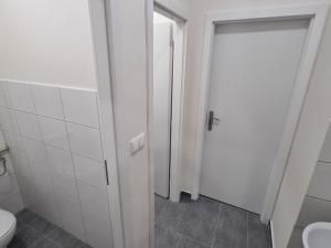 Pronájem obchodního prostoru, Břeclav, Husova, 27 m2