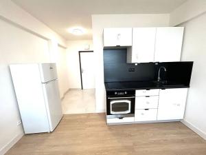 Pronájem bytu 1+kk, Praha - Radotín, Vrážská, 28 m2