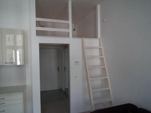Pronájem bytu 1+kk, Praha - Karlín, Pobřežní, 25 m2