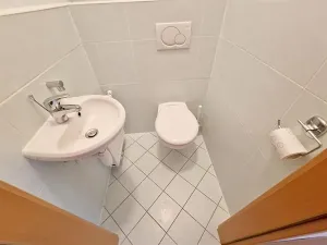 Pronájem bytu 2+kk, Praha - Vokovice, Půlkruhová, 52 m2