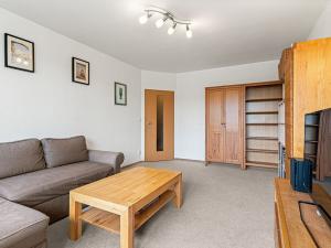 Prodej bytu 3+1, Praha - Řepy, Nevanova, 70 m2