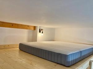 Pronájem bytu 1+kk, Praha - Košíře, Vrchlického, 23 m2
