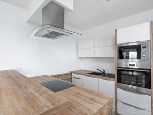 Pronájem bytu 2+kk, Praha - Horní Měcholupy, Mantovská, 67 m2