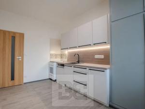 Pronájem bytu 2+1, Praha - Libeň, Sokolovská, 67 m2