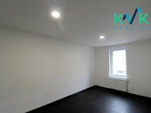 Prodej bytu 3+1, Karlovy Vary, U Trati, 80 m2