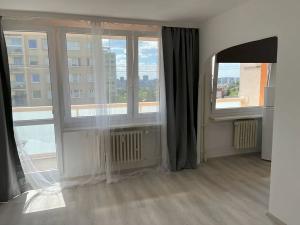 Pronájem bytu 1+1, Praha - Záběhlice, Bramboříková, 39 m2