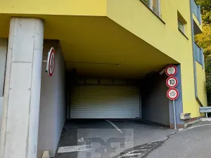 Pronájem garážového stání, Praha - Žižkov, Jeseniova, 15 m2