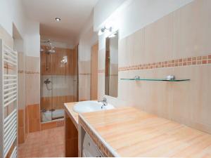Prodej rodinného domu, Praha - Kobylisy, Přemyšlenská, 110 m2
