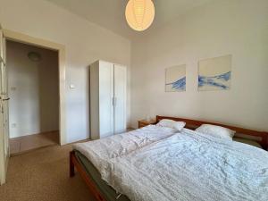Pronájem bytu 3+kk, Praha - Smíchov, Na Skalce, 78 m2