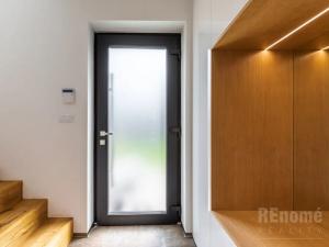 Pronájem rodinného domu, Jesenice, Průběžná, 200 m2