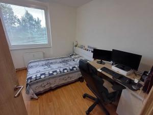 Pronájem bytu 2+kk, Praha - Bohnice, Hlivická, 32 m2