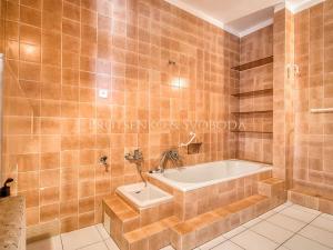 Prodej ubytování, Křižanov, Benešovo náměstí, 530 m2