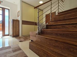 Pronájem rodinného domu, Králův Dvůr, Na Lucberku, 270 m2