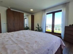 Pronájem rodinného domu, Králův Dvůr, Na Lucberku, 270 m2