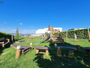 Pronájem rodinného domu, Králův Dvůr, Na Lucberku, 270 m2