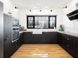 Prodej rodinného domu, Polerady, 240 m2