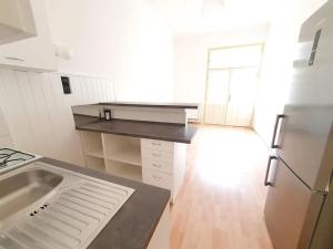 Pronájem bytu 2+kk, Praha, Na Švihance, 60 m2