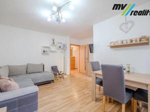 Prodej bytu 3+1, Milovice, Spojovací, 56 m2