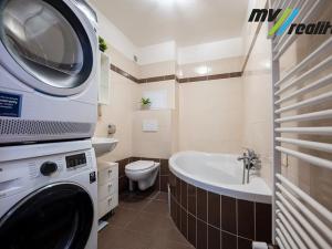 Prodej bytu 3+1, Milovice, Spojovací, 56 m2