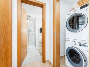 Pronájem bytu 2+kk, Praha, Jankovcova, 54 m2