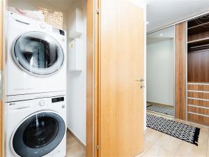 Pronájem bytu 2+kk, Praha, Jankovcova, 54 m2