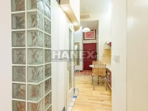 Pronájem bytu 1+1, Praha - Smíchov, Viktora Huga, 46 m2