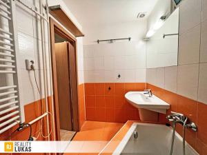 Prodej bytu 3+1, Ostrava, Hlavní třída, 66 m2