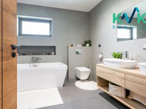 Prodej rodinného domu, Hájek, 228 m2