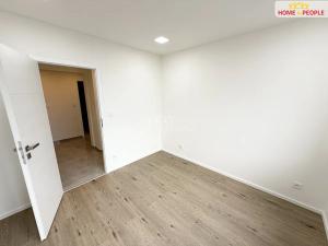 Prodej bytu 4+kk, Praha - Kobylisy, Chabařovická, 69 m2