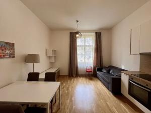 Pronájem bytu 2+kk, Praha - Nové Město, Legerova, 45 m2