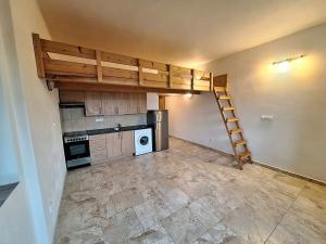 Pronájem bytu 1+1, Praha - Smíchov, Mošnova, 38 m2