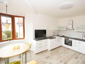 Pronájem bytu 2+kk, Praha - Radlice, Na Farkáně III, 41 m2