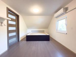 Pronájem bytu 2+kk, Praha - Újezd nad Lesy, Starokolínská, 70 m2
