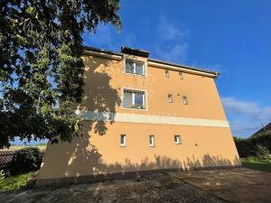 Prodej bytu 3+kk, Sibřina, K Vile, 50 m2