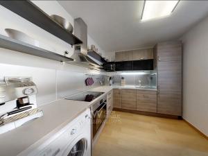 Pronájem bytu 2+1, Praha - Žižkov, Jeseniova, 60 m2