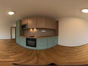 Pronájem bytu 1+kk, Praha - Smíchov, Toyen, 39 m2