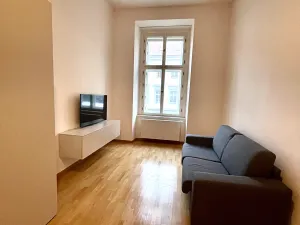 Pronájem bytu 2+kk, Praha - Karlín, Sokolovská, 75 m2