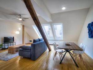 Pronájem bytu 2+kk, Praha - Karlín, Sokolovská, 77 m2
