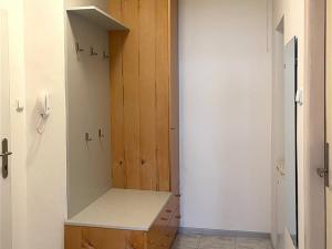 Pronájem bytu 1+kk, Praha, Záhřebská, 25 m2