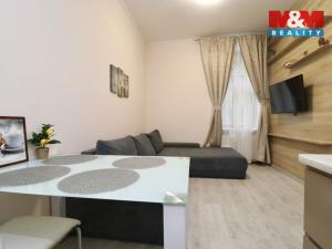 Prodej bytu 2+kk, Karlovy Vary, Svahová, 41 m2