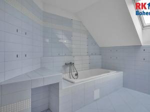 Prodej rodinného domu, Hrdlořezy, 400 m2