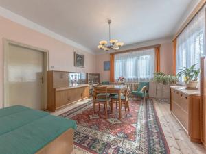 Prodej rodinného domu, Mníšek pod Brdy, Ke škole, 182 m2