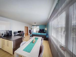 Prodej bytu 2+kk, Praha - Horní Měcholupy, Modenská, 64 m2