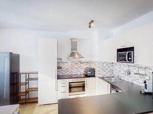 Prodej bytu 2+kk, Praha - Horní Měcholupy, Modenská, 64 m2
