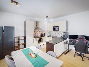 Prodej bytu 2+kk, Praha - Horní Měcholupy, Modenská, 64 m2