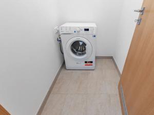 Pronájem bytu 2+kk, Praha - Karlín, U Mlýnského kanálu, 58 m2