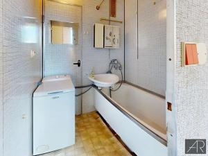 Prodej bytu 2+1, Praha - Kamýk, Zvolská, 59 m2