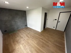 Prodej bytu 3+kk, Dvory, 95 m2